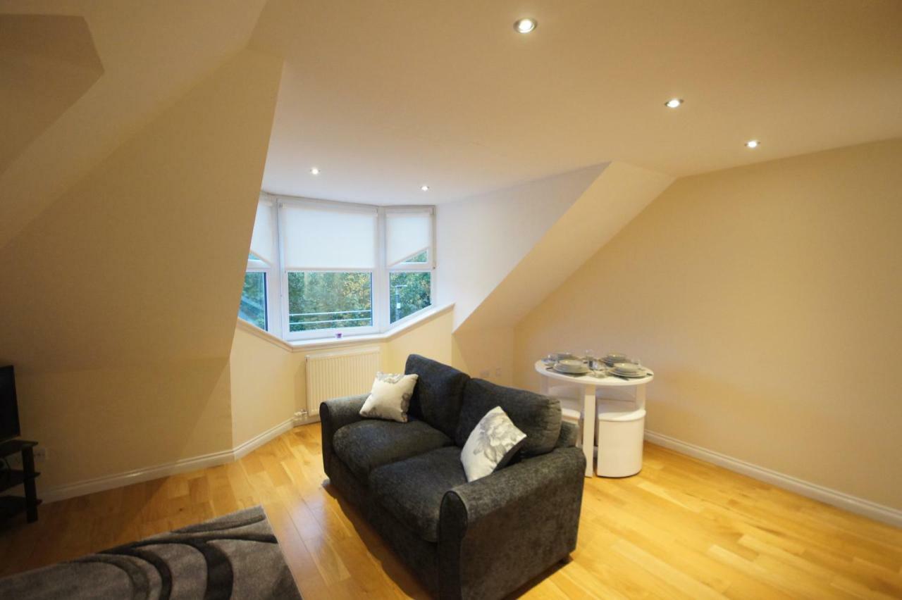 Modern, Cosy Apartment In Bearsden With Private Parking Glasgow Dış mekan fotoğraf